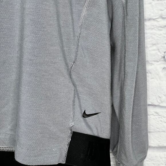 Nike Womens Pullover Long Sleeve Shirt Size M Gray Logo Hem Dri-Fit - Picture 2 of 6